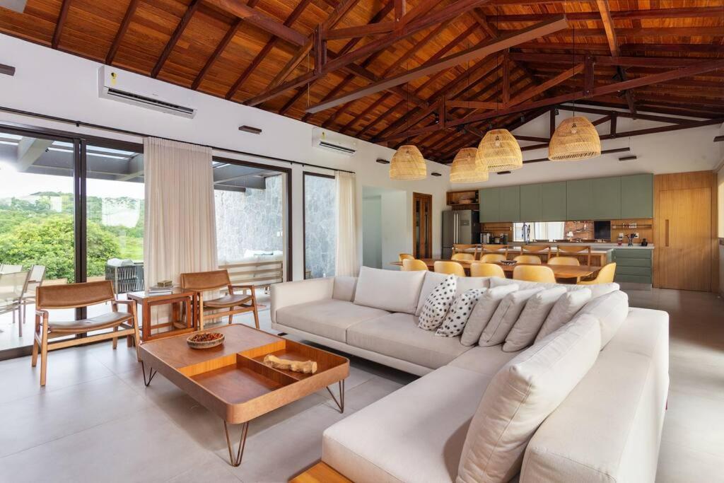 Vista Deslumbrante, 4 Suites, Piscina, Prox Golfe Búzios